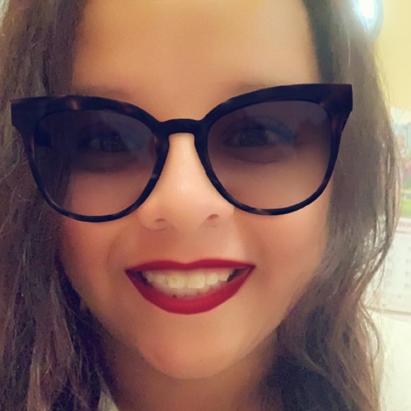 Poshmark profile picture for @coral